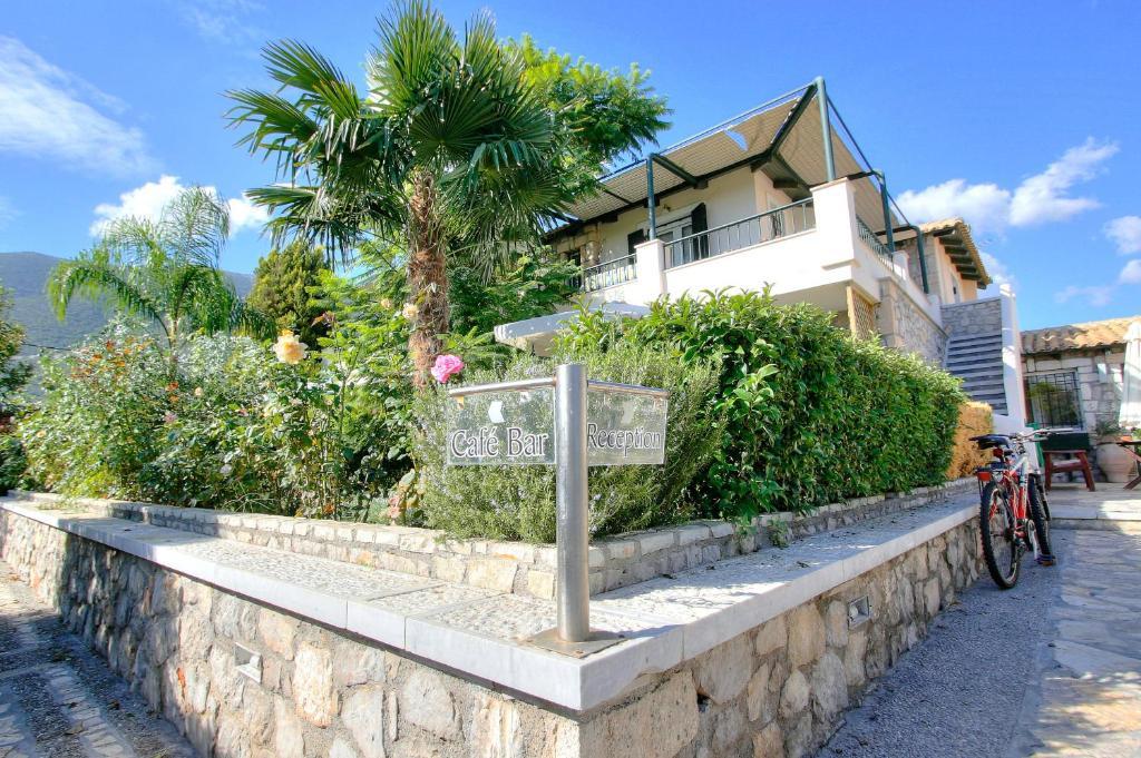 Sunny Garden Aparthotel Epidaurus Exterior photo